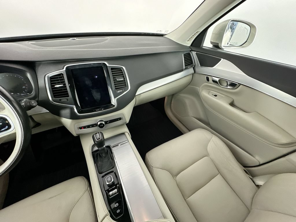 Used 2018 Volvo XC90 T6 Momentum w/ Convenience Package AWD/4WD image 11