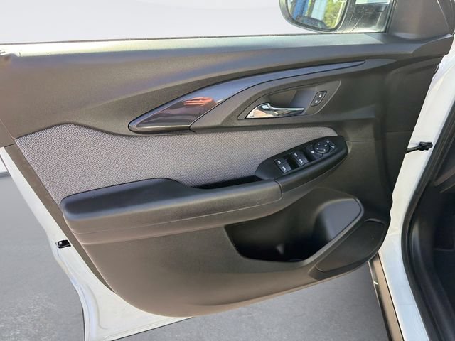 Used 2023 Chevrolet TrailBlazer LT FWD image 18