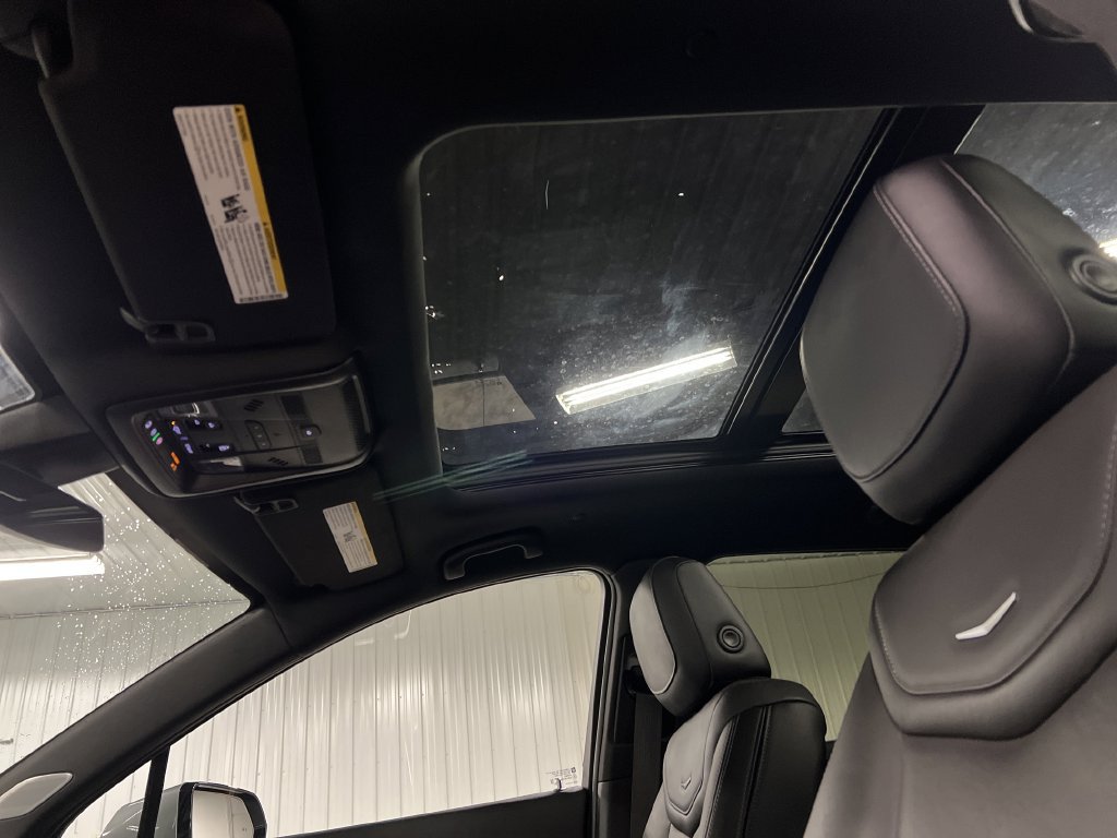 Certified 2023 Cadillac XT5 Premium Luxury w/ LPO, Floor Liner Package AWD/4WD image 27
