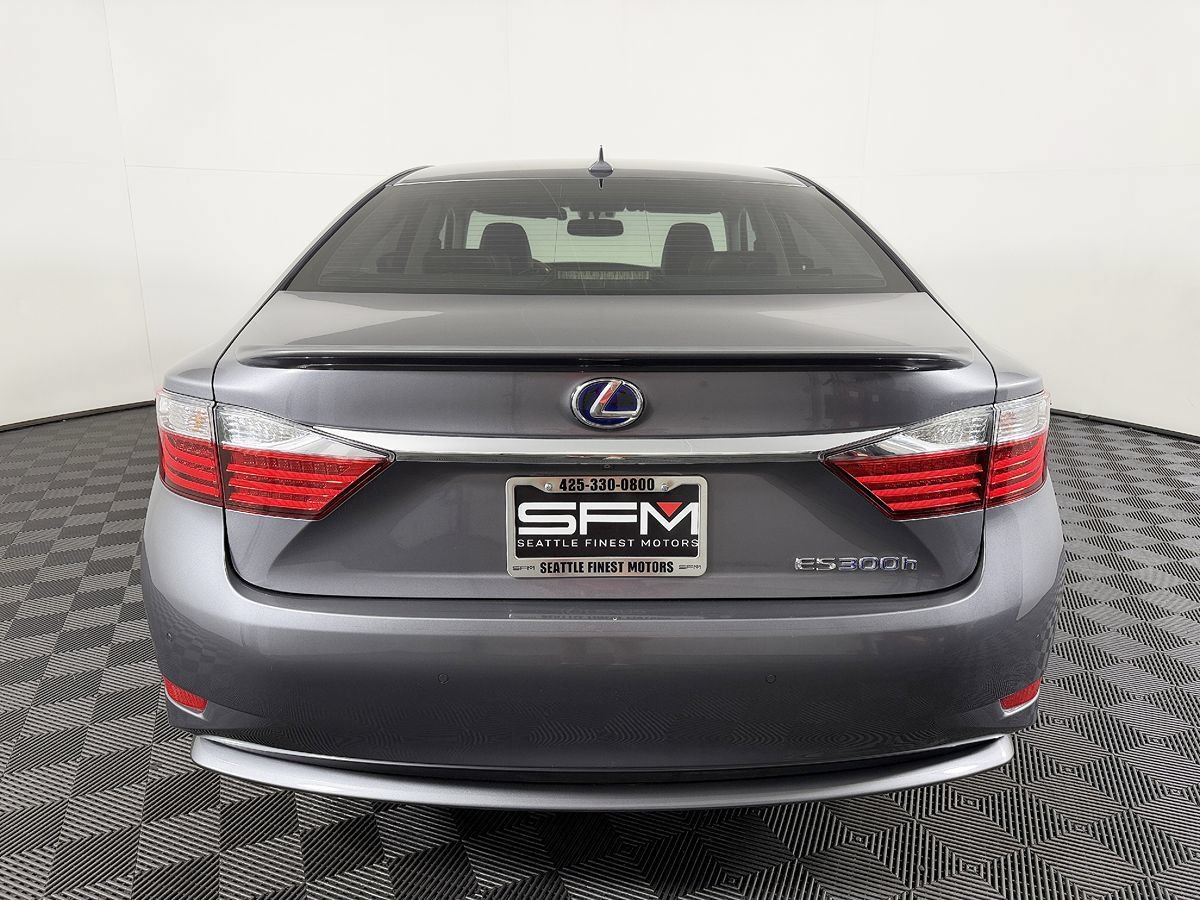 Used 2014 Lexus ES 300h w/ Luxury Package w/Bamboo Trim FWD image 10