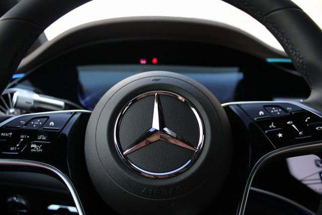 Used 2023 Mercedes-Benz EQS 580 4MATIC Sedan image 13