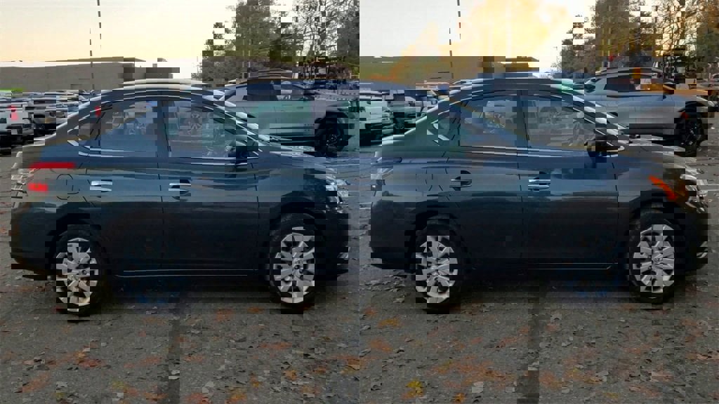 Used 2015 Nissan Sentra S image 9