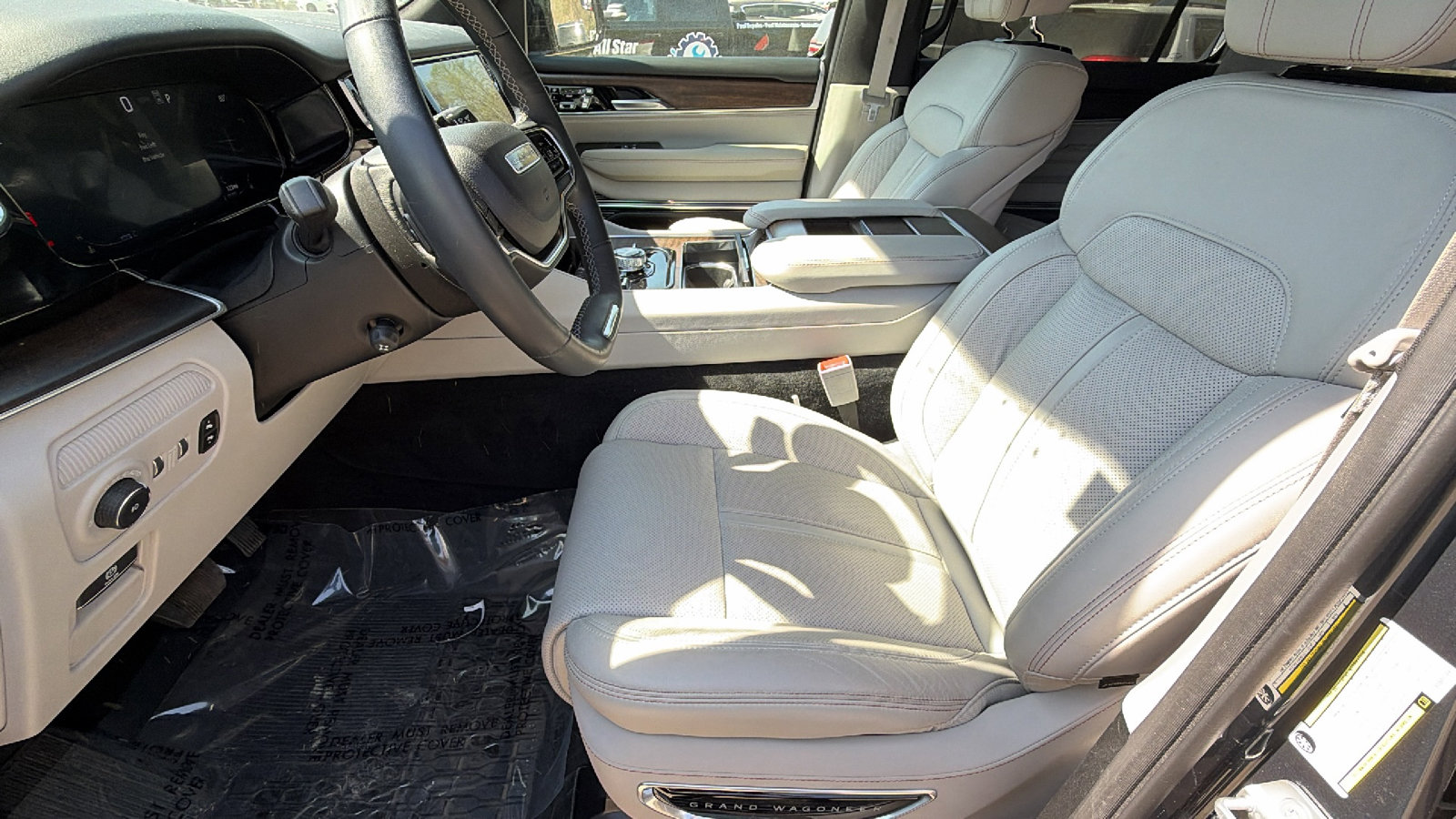 Certified 2025 Jeep Grand Wagoneer 4WD image 16