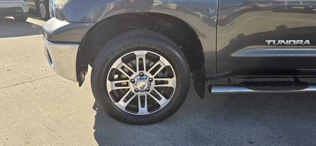 Used 2013 Toyota Tundra 4x4 CrewMax image 12