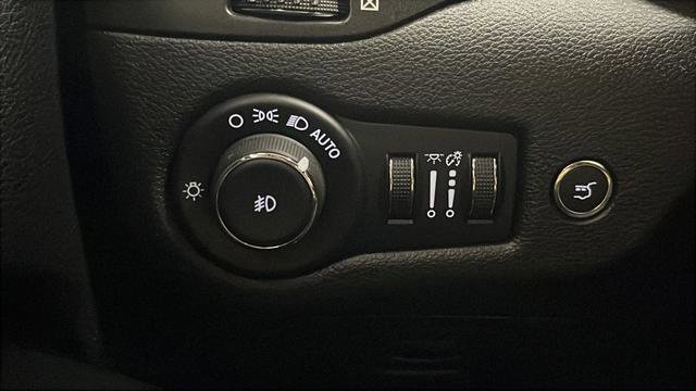 Used 2022 Jeep Cherokee Trailhawk w/ Sun, Sound & Nav Group AWD/4WD image 34