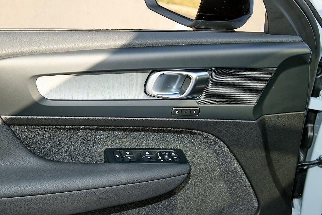 New 2026 Volvo XC40 B5 Plus w/ Protection Package Premier image 11