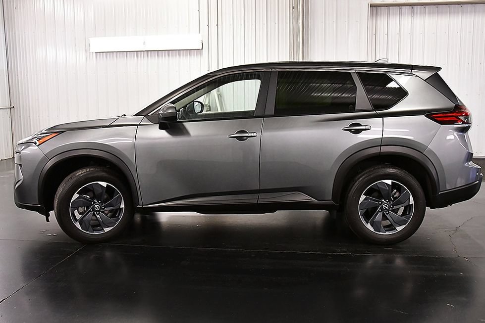 Used 2024 Nissan Rogue SV AWD/4WD image 4