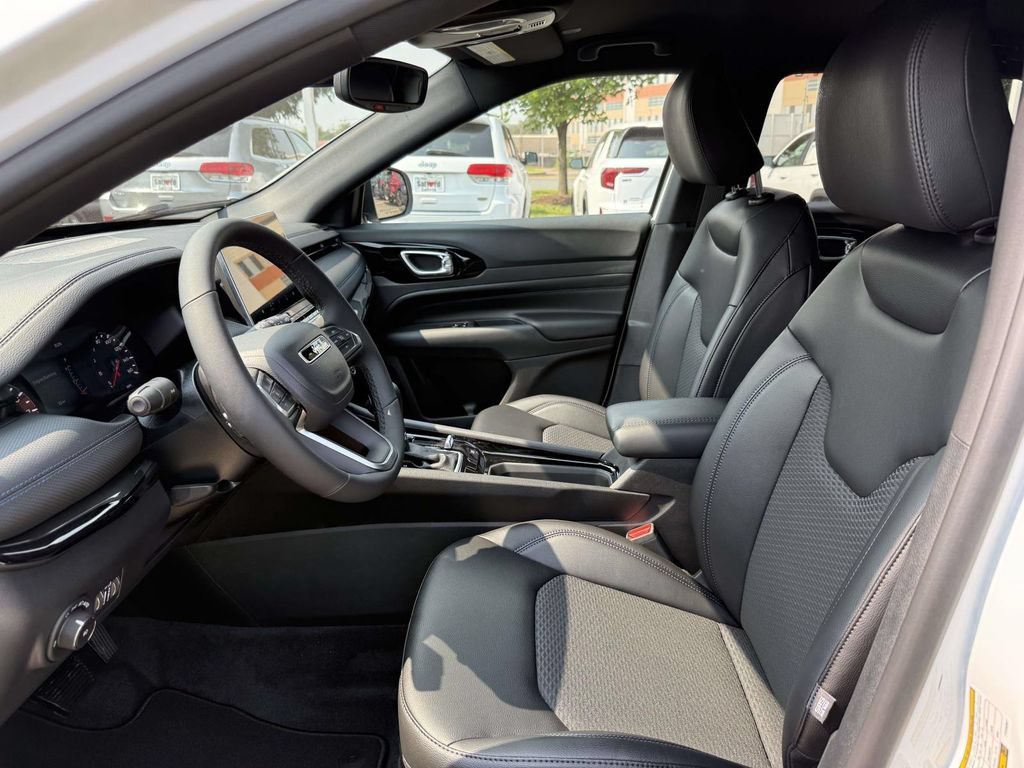 New 2026 Jeep Compass Latitude AWD/4WD image 13