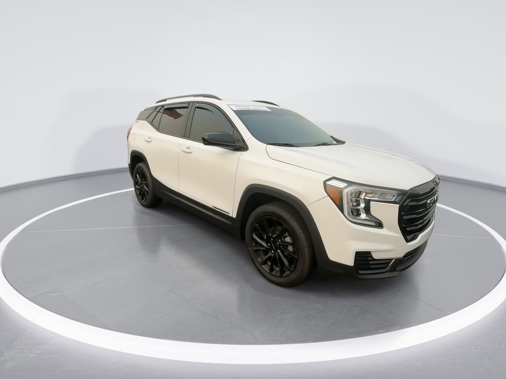 Used 2023 GMC Terrain SLE w/ Elevation Edition image 2