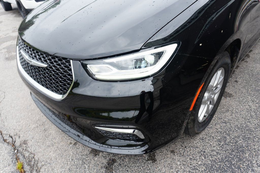 New 2026 Chrysler Pacifica Select image 10