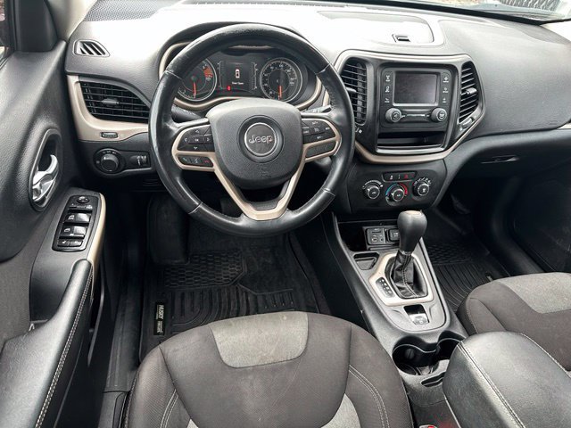 Used 2017 Jeep Cherokee Sport FWD image 10