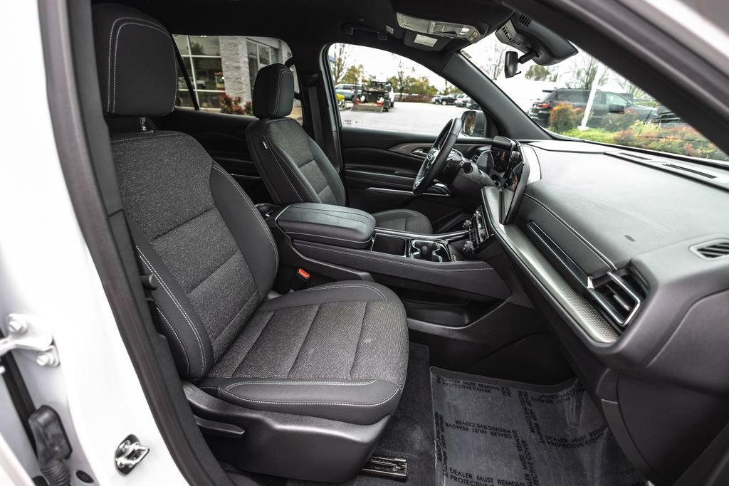 Used 2025 Chevrolet Traverse LT w/ Driver Confidence Package AWD/4WD image 30