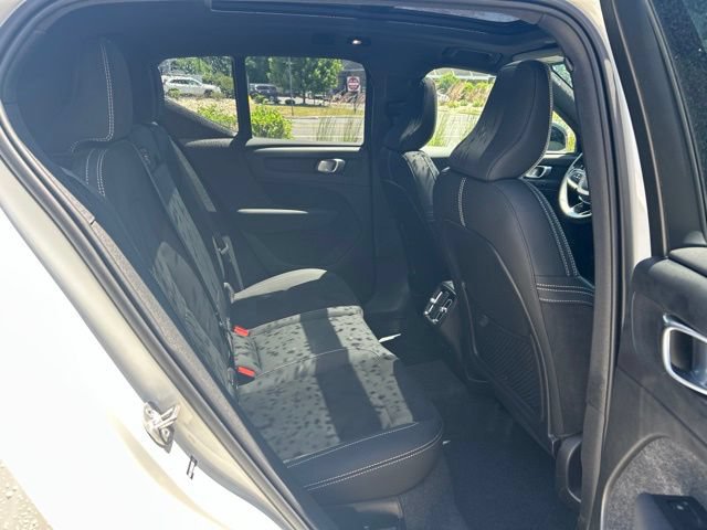 Certified 2025 Volvo XC40 B5 Plus AWD/4WD image 13