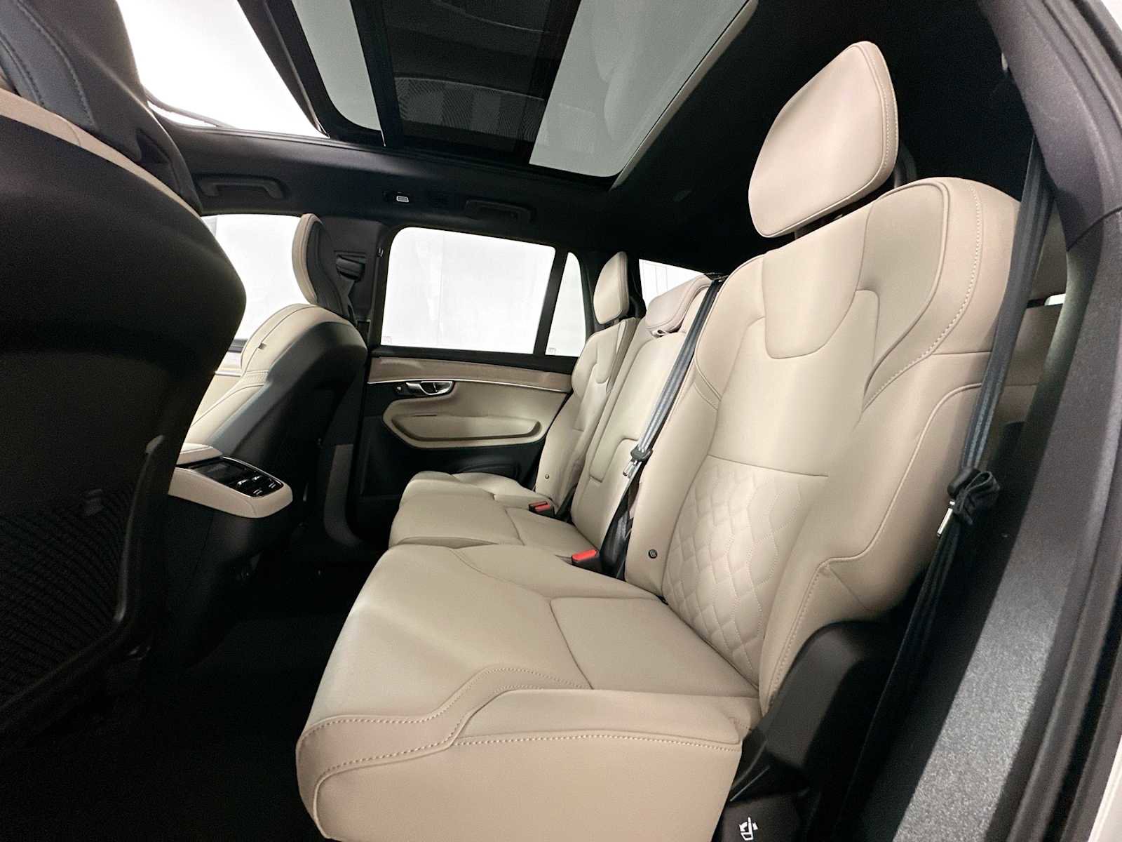 New 2026 Volvo XC90 B5 Plus image 23