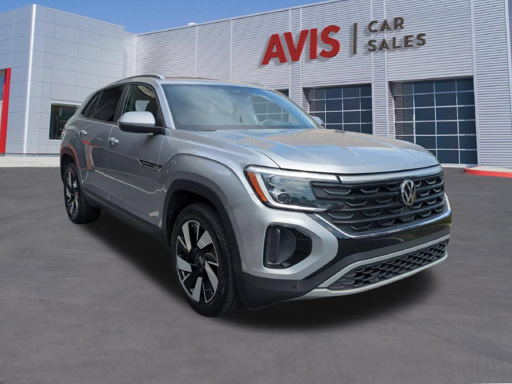 Used 2025 Volkswagen Atlas Cross Sport SE FWD image 3