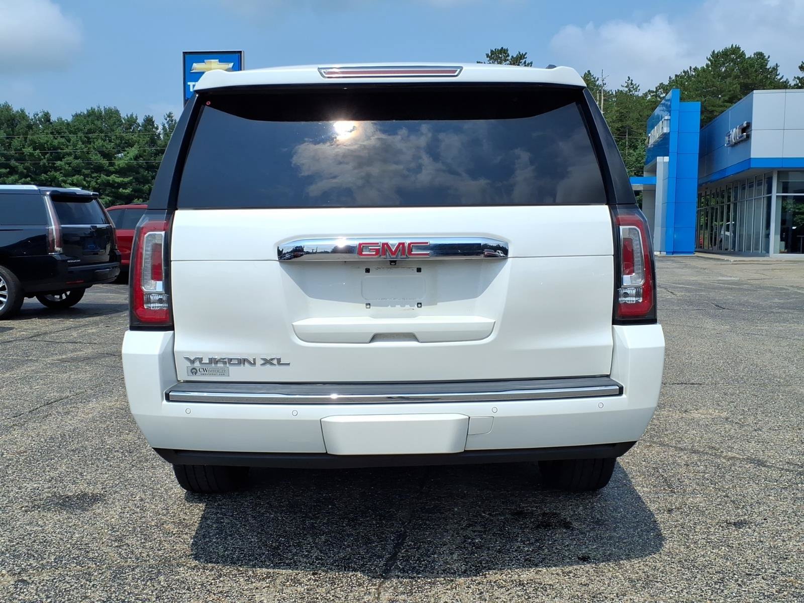 Used 2017 GMC Yukon XL Denali w/ Open Road Package AWD/4WD image 26