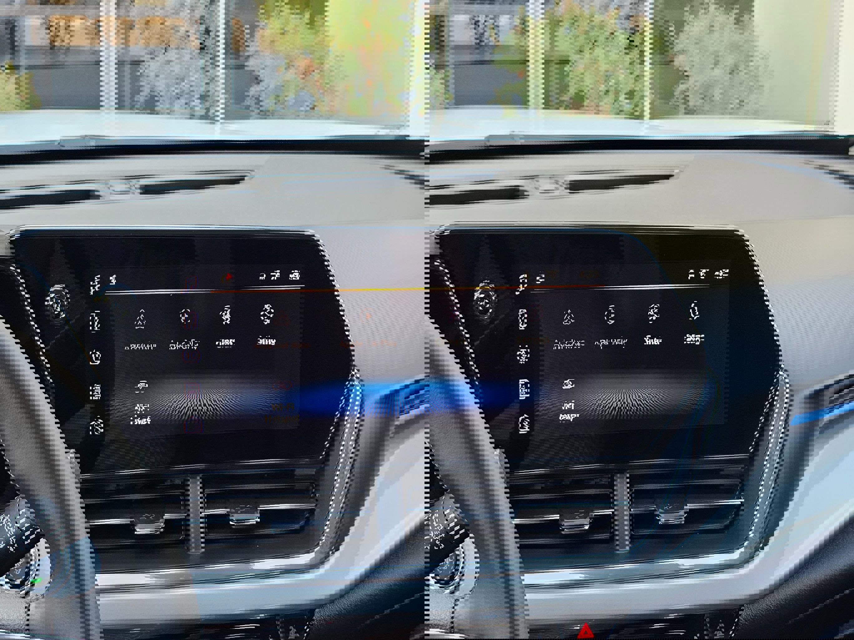 Used 2025 Chevrolet Trax LT w/ LT Convenience Package image 37