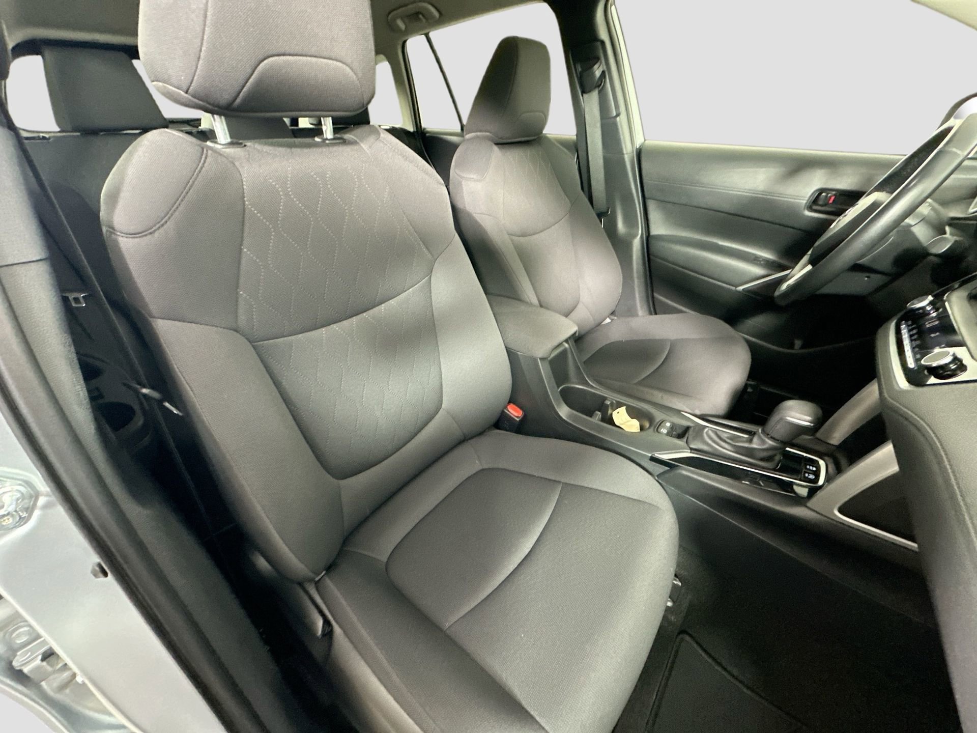 Used 2024 Toyota Corolla Cross LE image 27