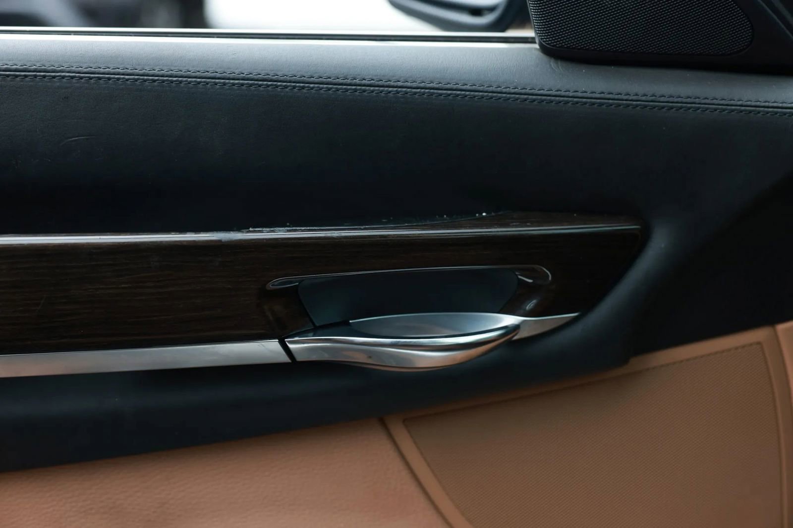 Used 2011 BMW 740i image 43