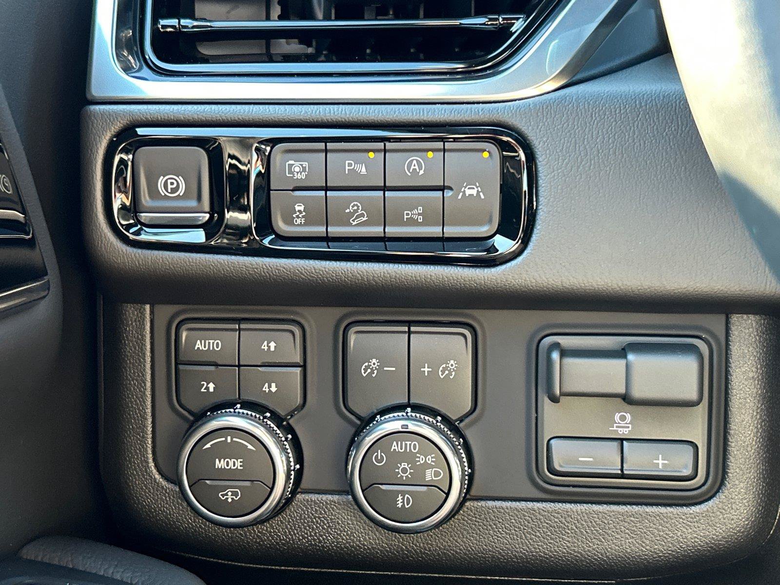 New 2026 GMC Yukon Denali w/ Denali Reserve Package AWD/4WD image 29