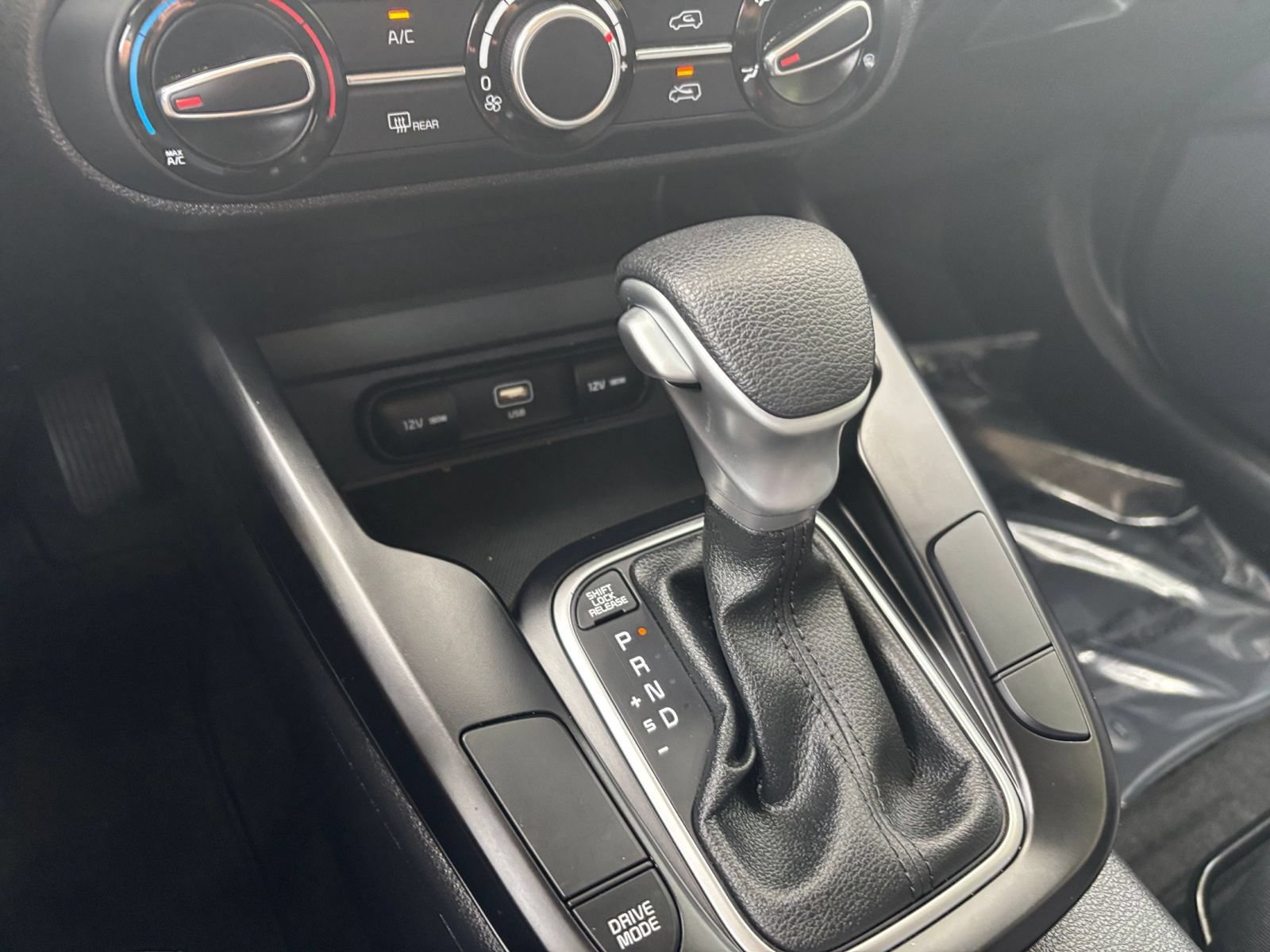 Used 2025 Kia Soul LX w/ LX Technology Package FWD image 40