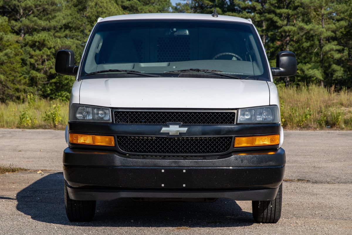 Used 2018 Chevrolet Express 2500 RWD image 2