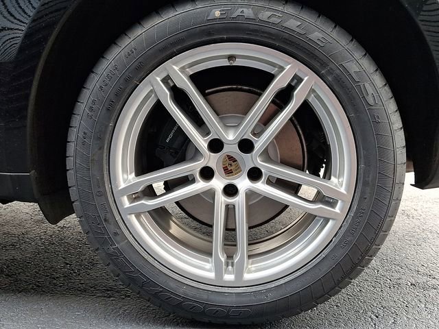 Certified 2023 Porsche Macan Turbo AWD/4WD image 14