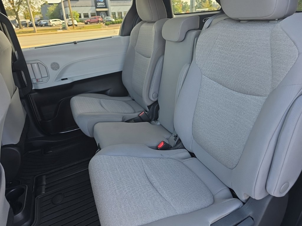 Certified 2025 Toyota Sienna LE FWD image 11
