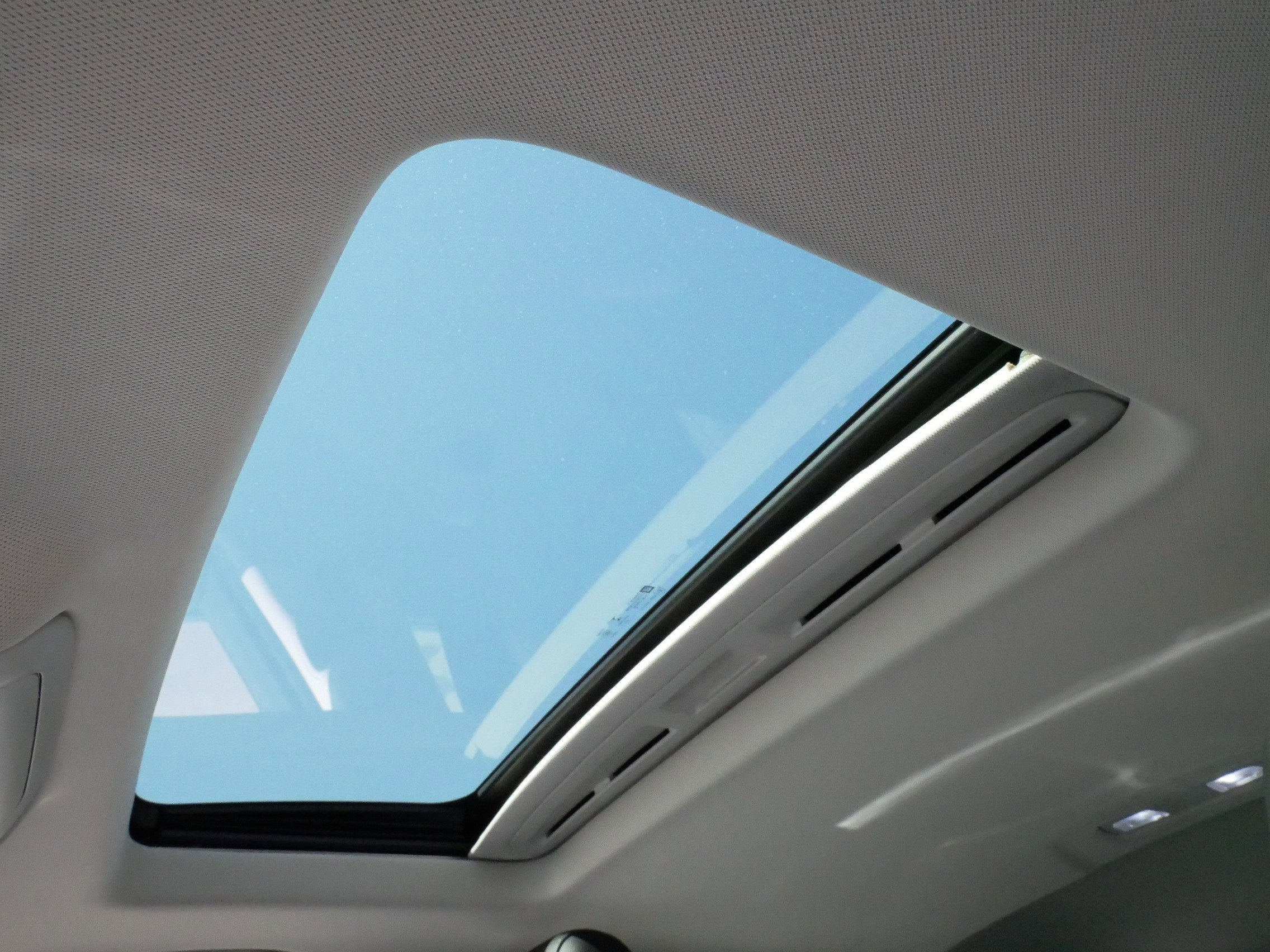 Used 2018 Buick Regal Essence w/ Driver Confidence Package #1 image 30