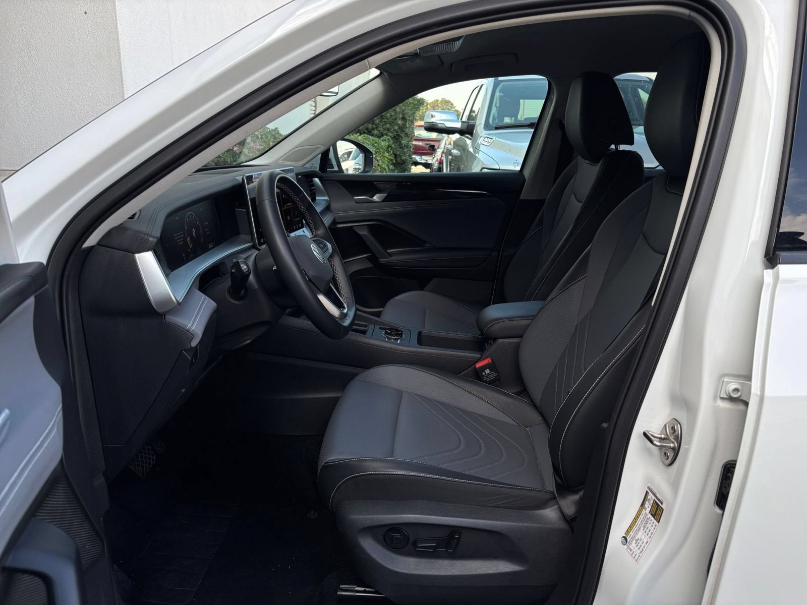 Used 2026 Volkswagen Tiguan SE AWD/4WD image 28