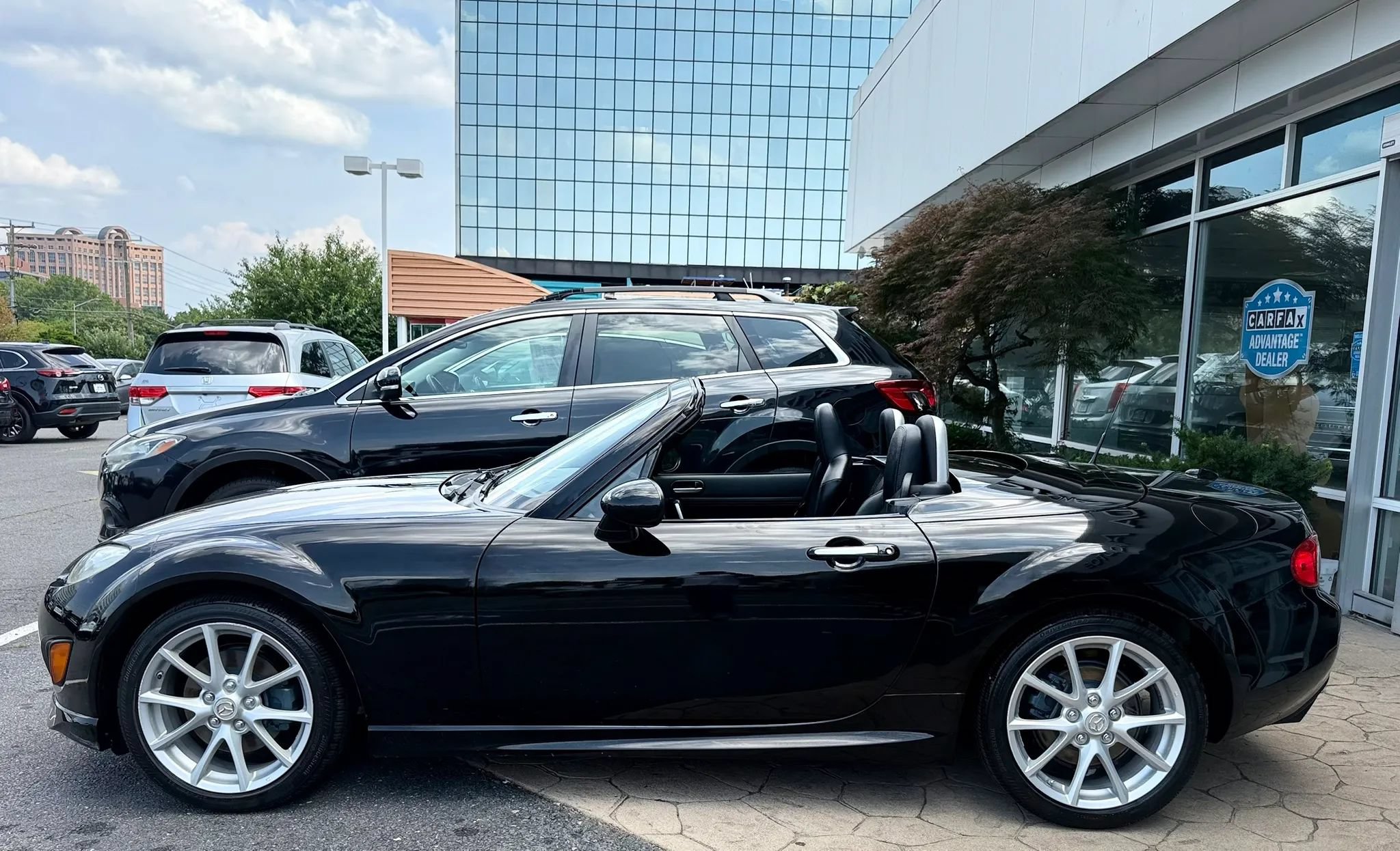 Used 2009 MAZDA MX-5 Miata Grand Touring w/ Premium Pkg RWD image 6
