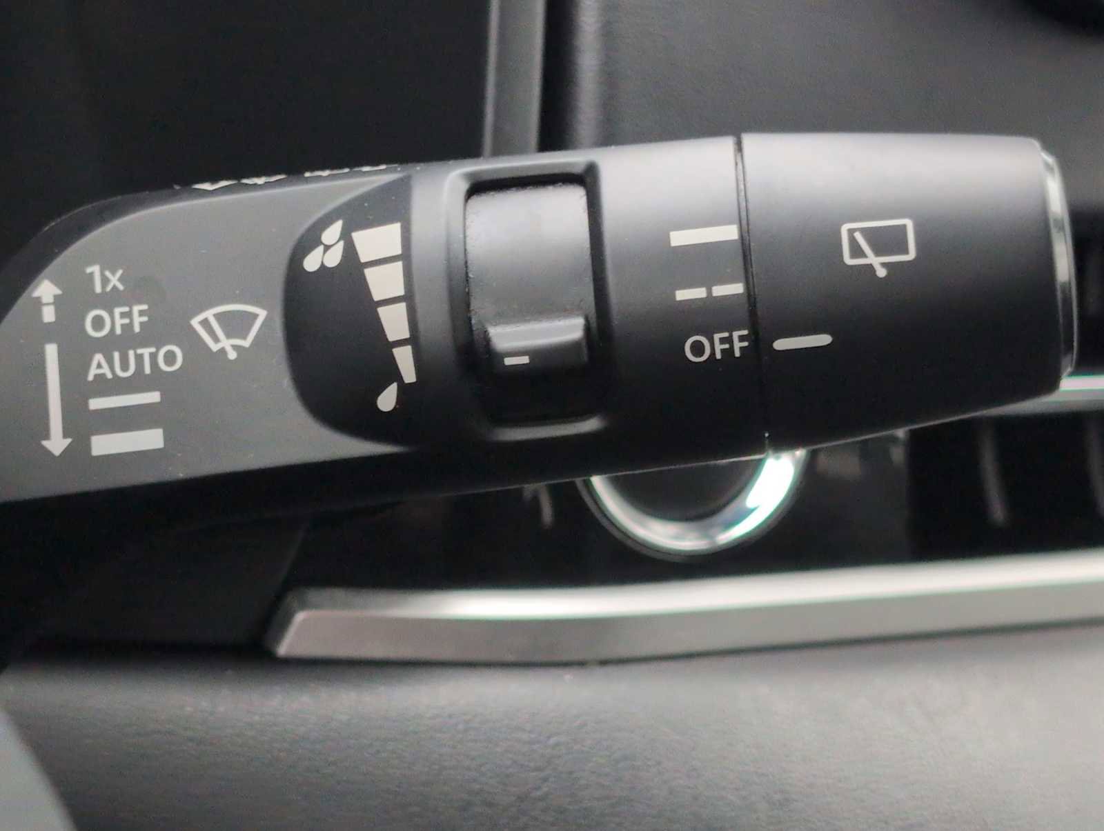 Used 2024 Mitsubishi Outlander SE image 25