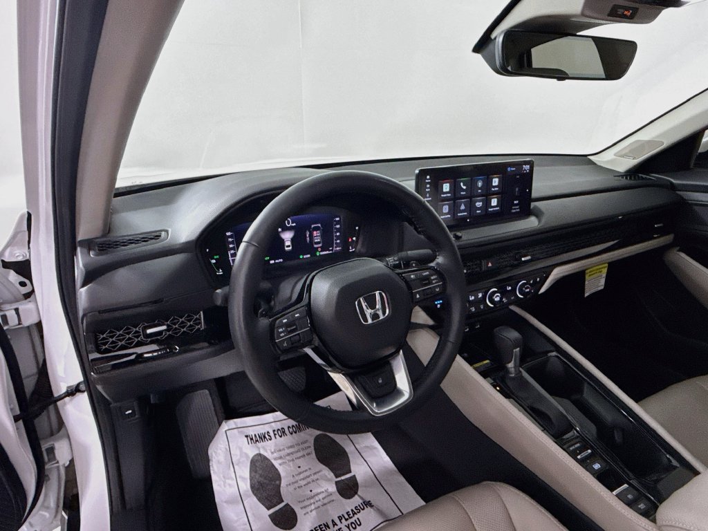 Used 2025 Honda Accord Touring image 9