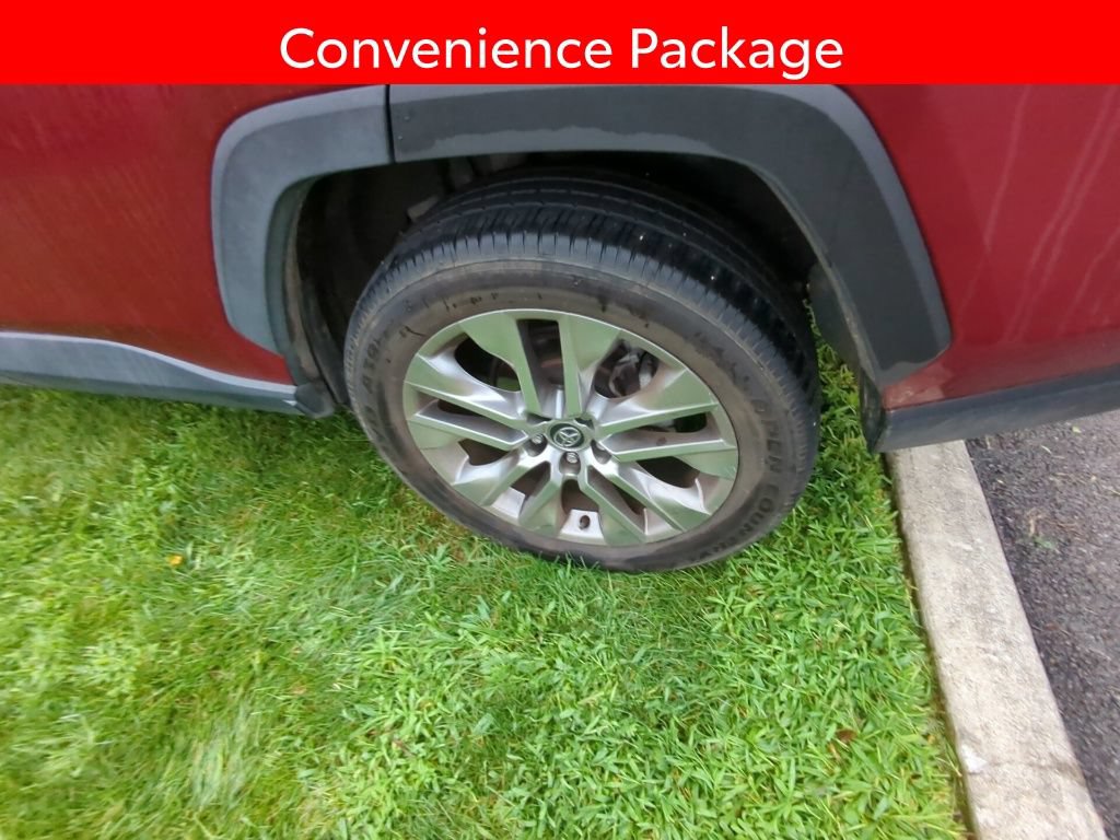 Used 2020 Toyota RAV4 XLE Premium FWD image 5