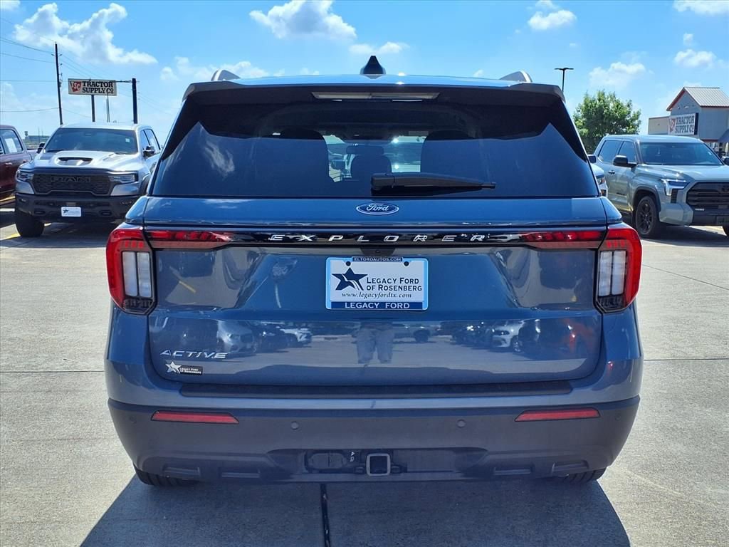 Used 2025 Ford Explorer Active RWD image 5