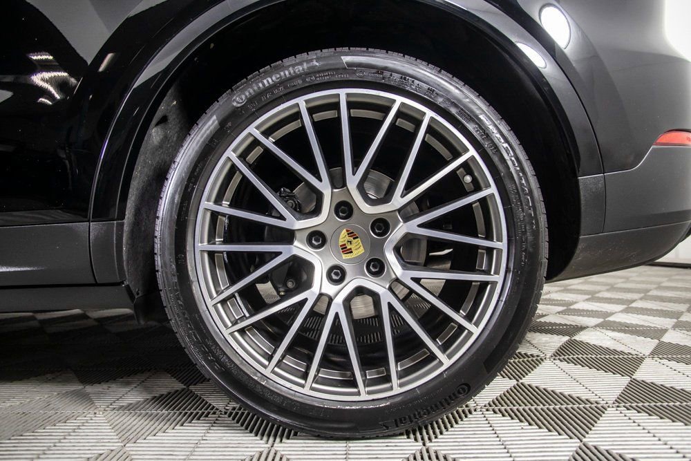 Used 2023 Porsche Cayenne S Platinum w/ Premium Package Plus image 45