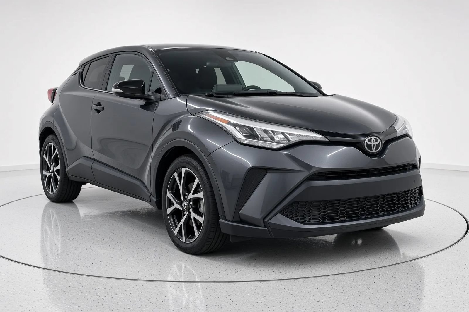Used 2021 Toyota C-HR XLE FWD image 1