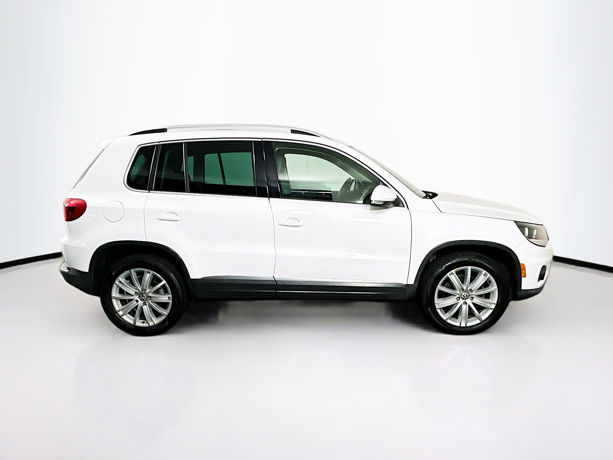 Used 2015 Volkswagen Tiguan SE FWD image 10