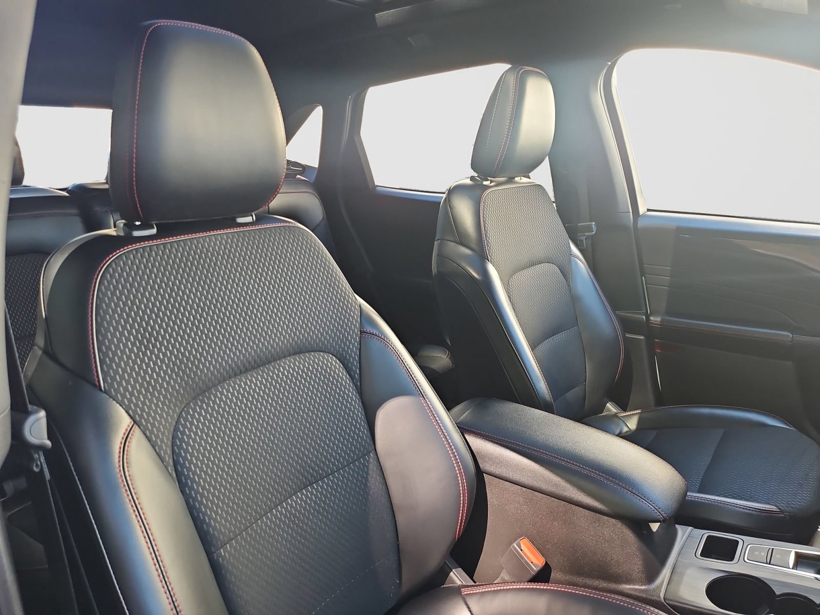 Used 2025 Ford Escape ST-Line w/ Tech Pack #1 FWD image 19