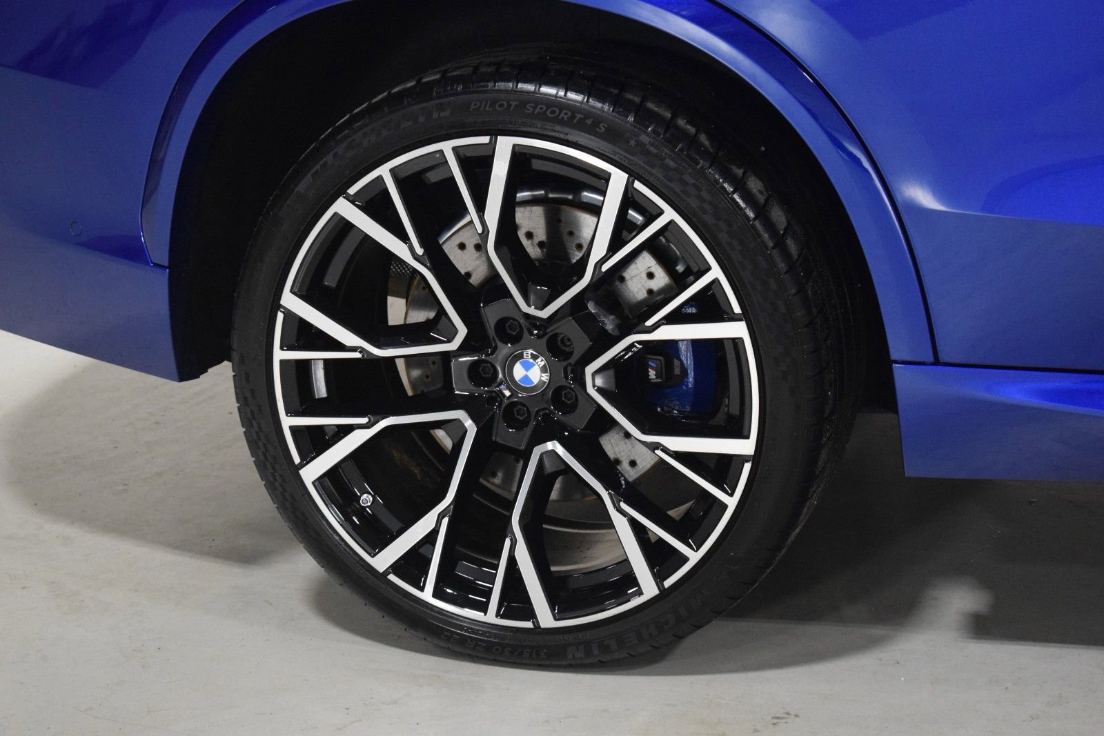 Used 2025 BMW X5 M Competition AWD/4WD image 16