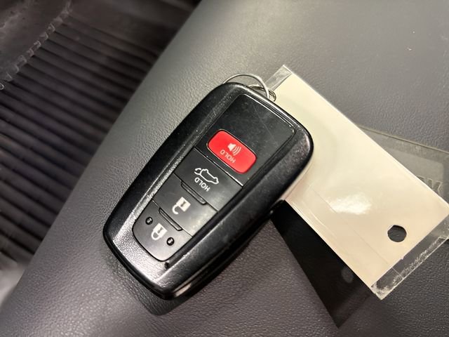 Used 2022 Toyota RAV4 XSE image 32