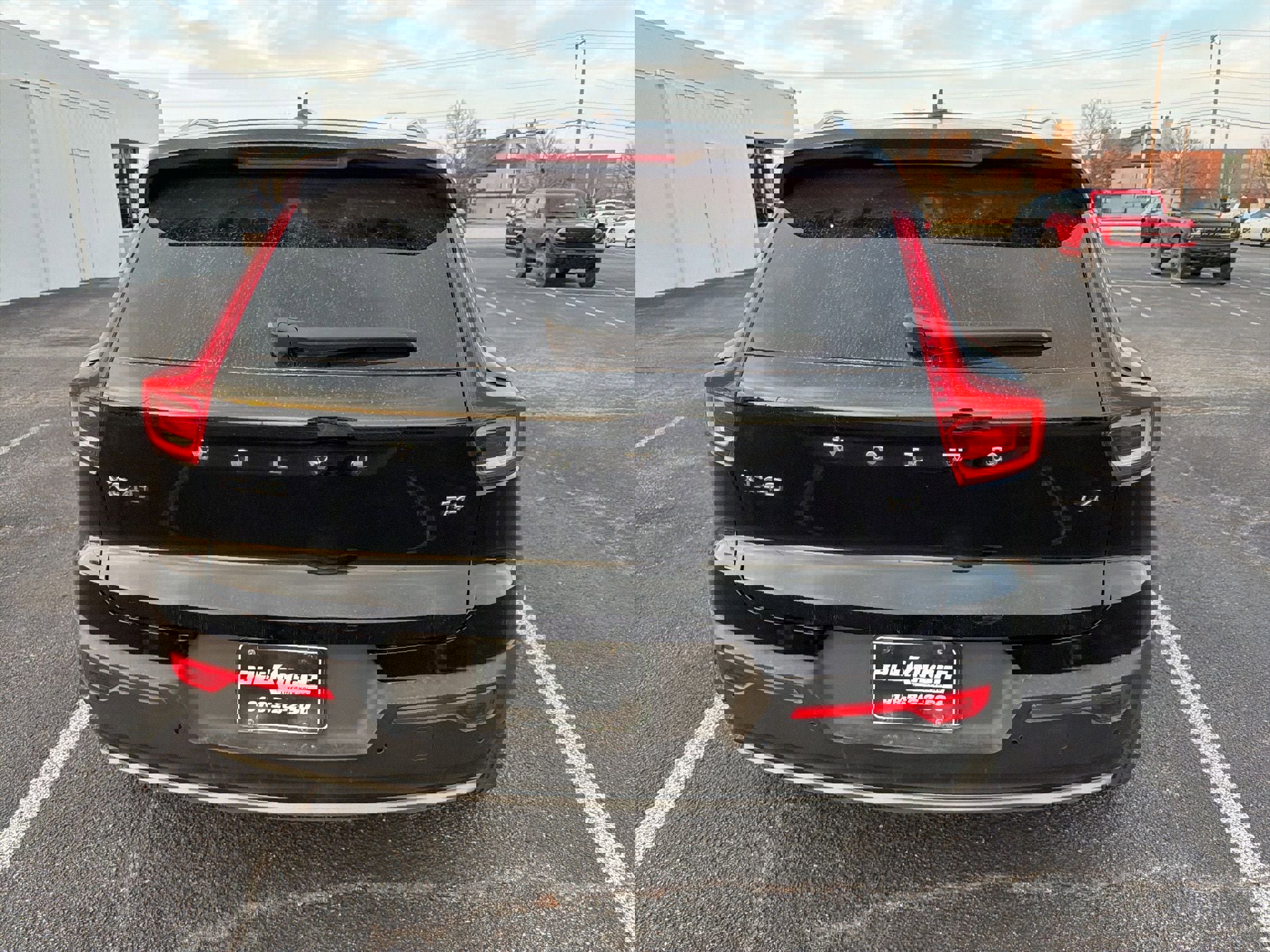 Used 2020 Volvo XC40 T4 Momentum image 9