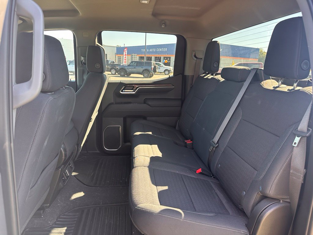 Used 2023 Chevrolet Silverado 1500 LT AWD/4WD image 17