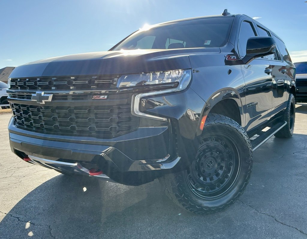 Used 2023 Chevrolet Suburban Z71 w/ Luxury Package image 3