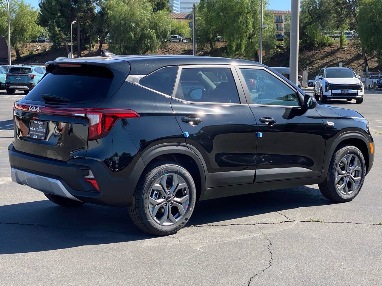 New 2026 Kia Seltos LX FWD image 3