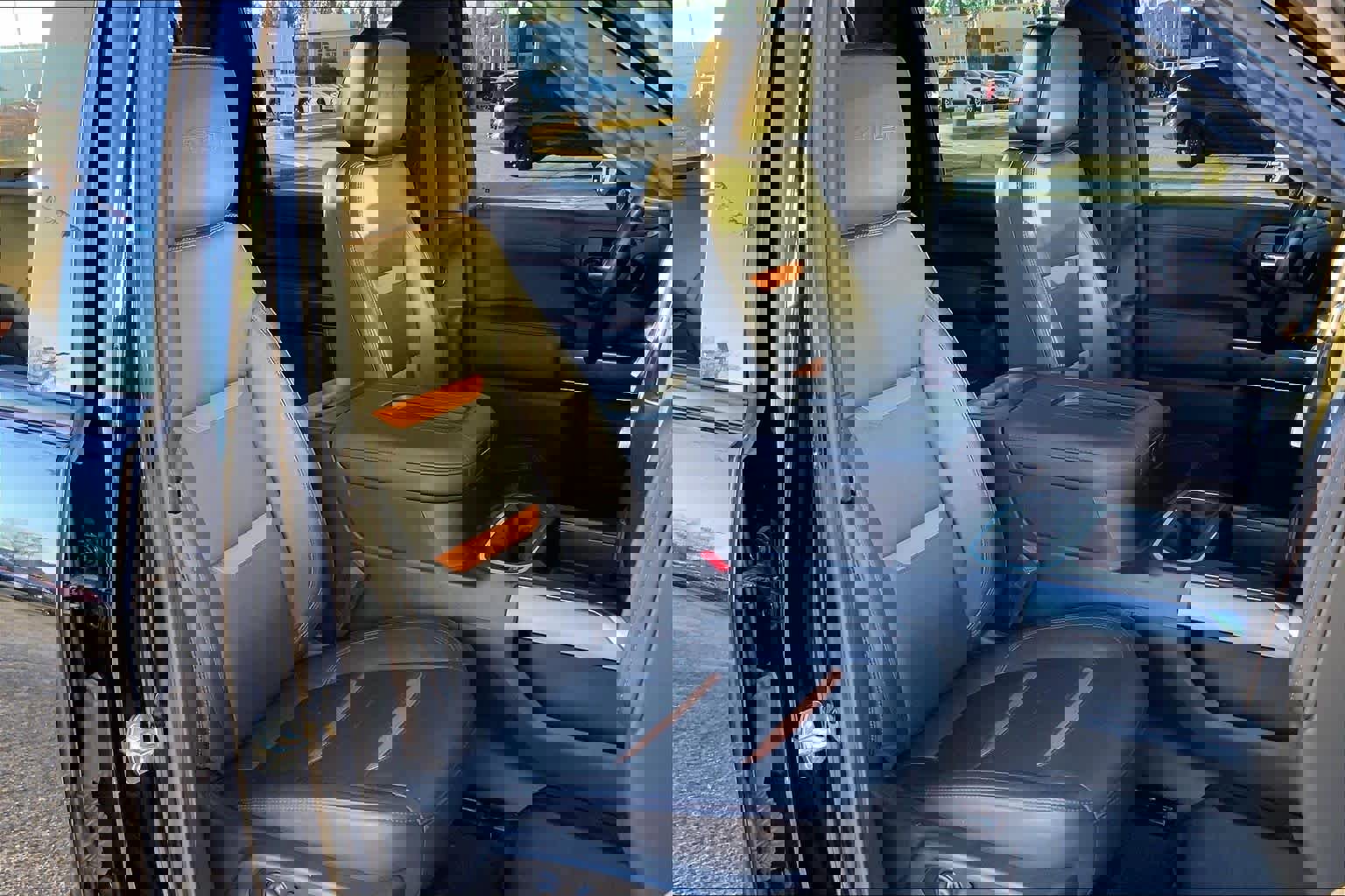 Used 2022 GMC Sierra 2500 AT4 w/ Gooseneck/5TH Wheel Package image 8