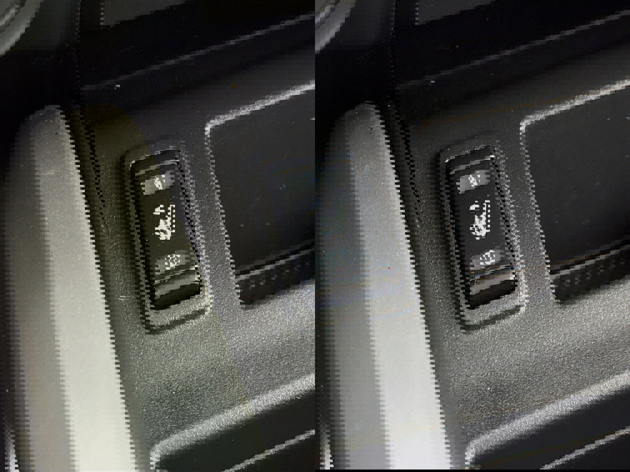 Used 2024 Nissan Titan SV w/ SV Convenience Package image 3