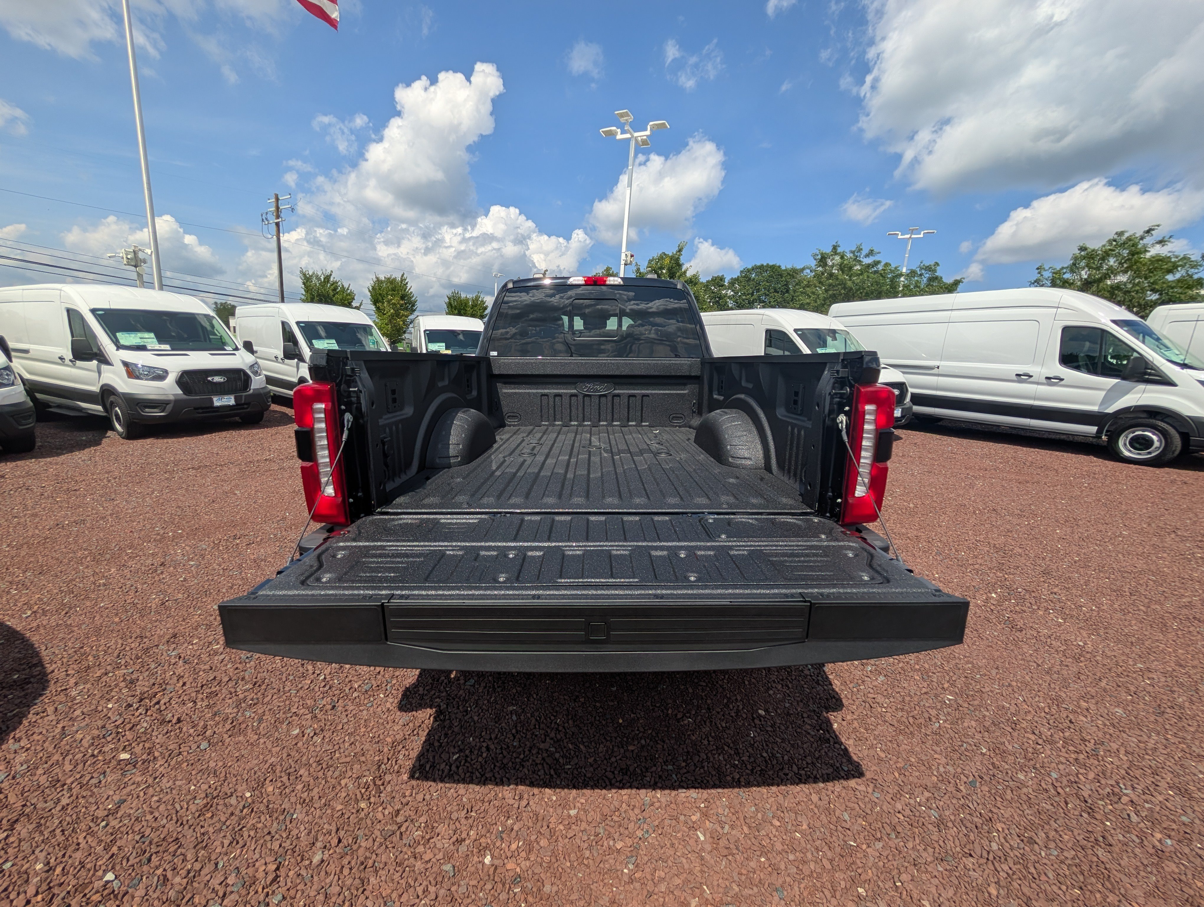 New 2026 Ford F250 Lariat w/ Black Appearance Package AWD/4WD image 8