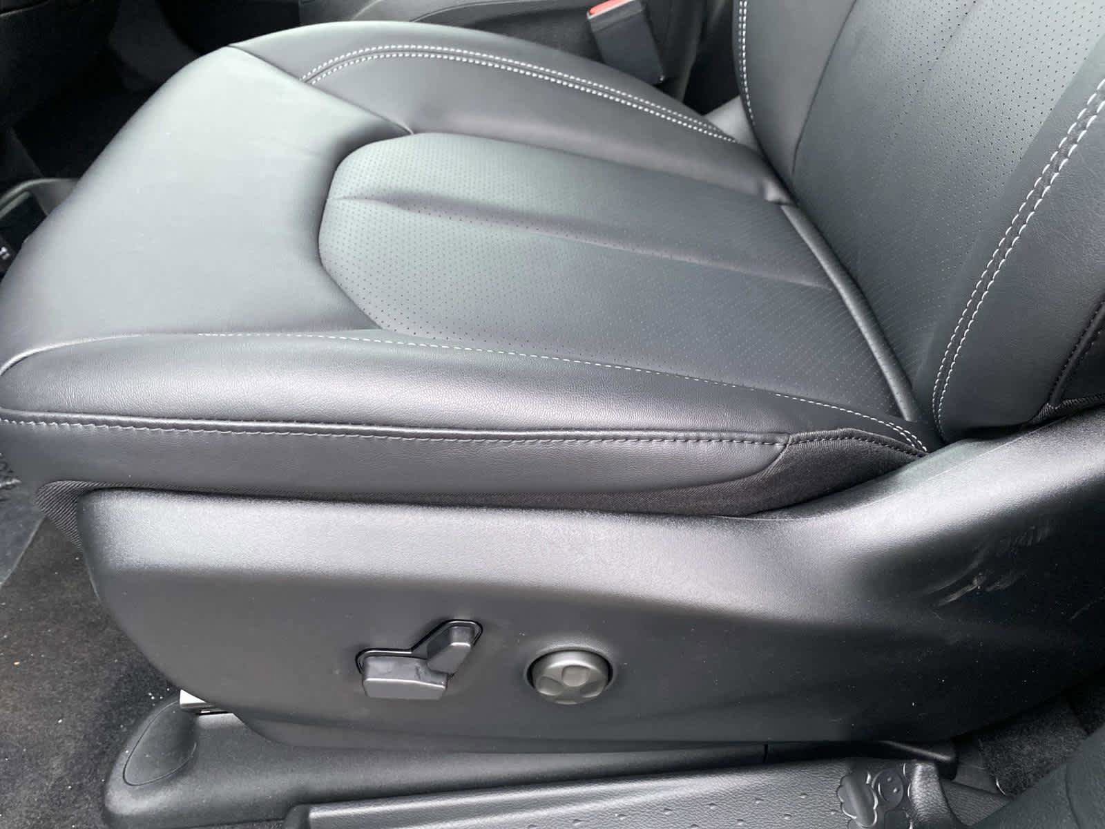 New 2026 Chrysler Pacifica Select FWD image 10