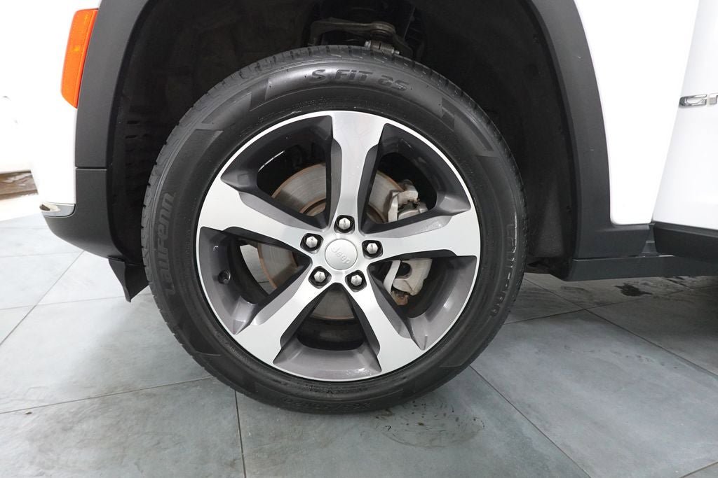 Used 2023 Jeep Grand Cherokee L Limited AWD/4WD image 36
